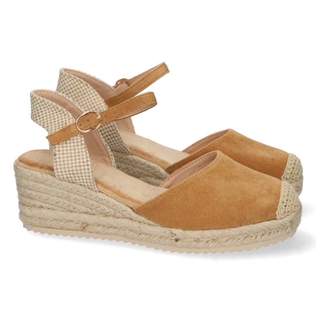 Cuña beige trenzada con velcro
