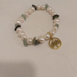 Pulsera perlas con piedras verdes