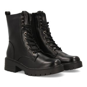 Botas militares negras con suela gruesa