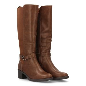 Botas altas marrones con zippers y hebilla