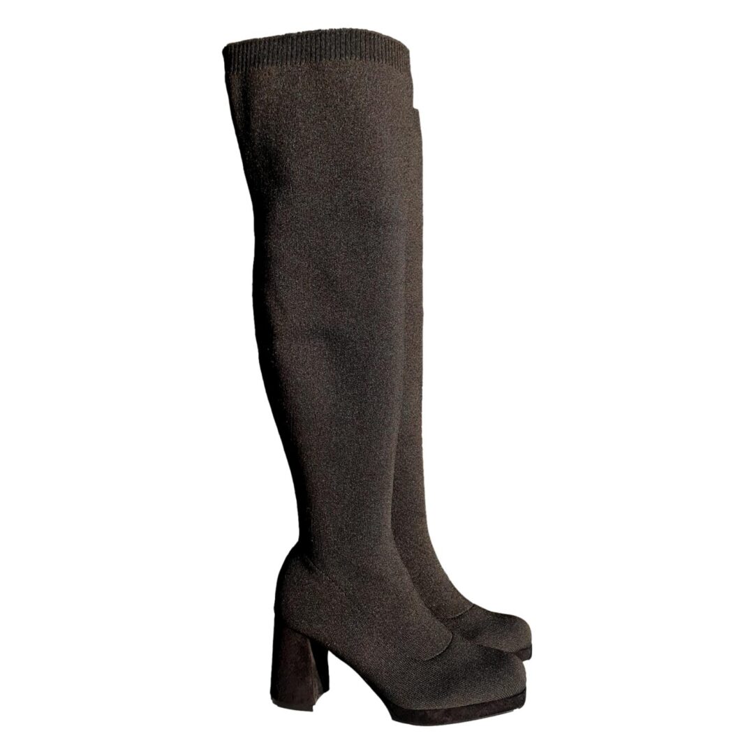 Bota mosquetera gris oscura de tacón ancho