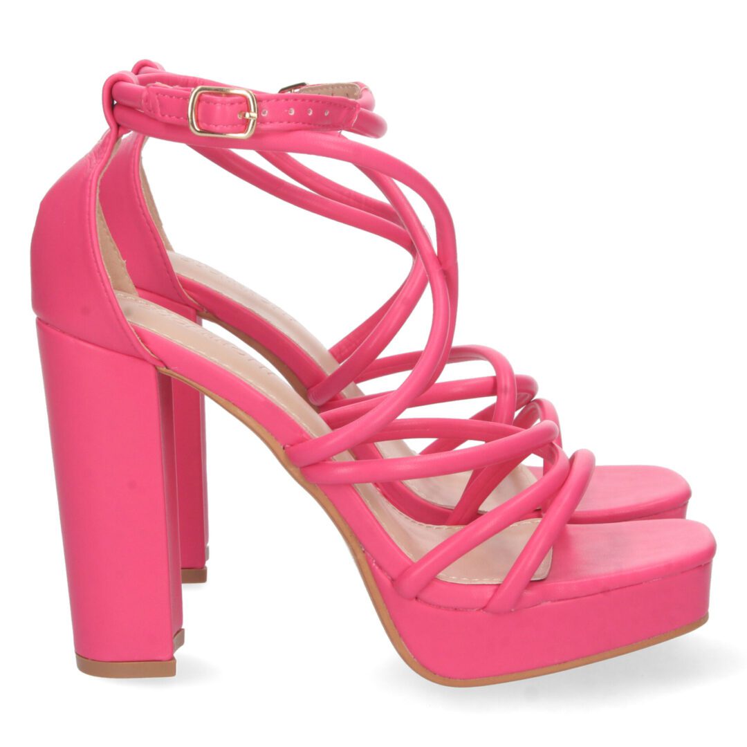 Zapatos de tacón alto fucsia con tiras entrelazadas