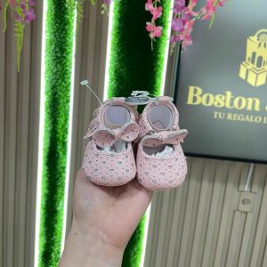 Zapatitos Bebé Rosados con Corazones y Moño