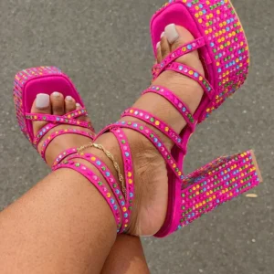 Sandalia de tacón neó