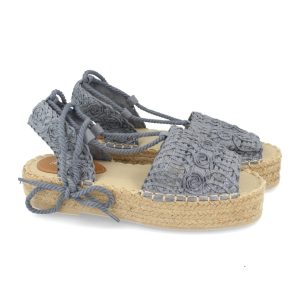 Sandalias grises crochet floreadas