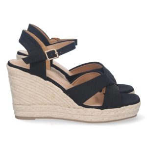 Sandalias negras cruzadas con plataforma
