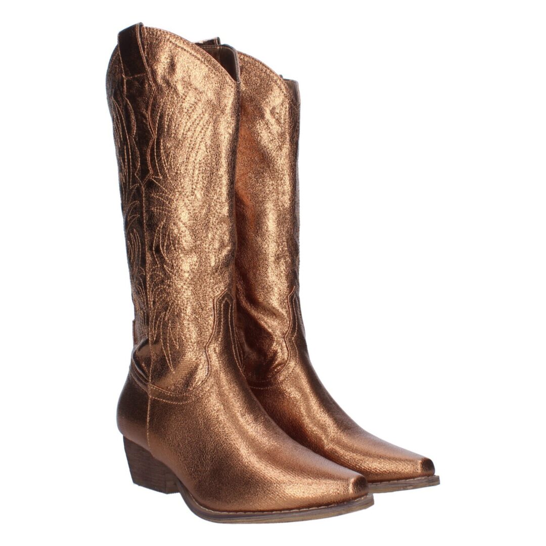 Botas camperas marrones textura piel - Imagen 2