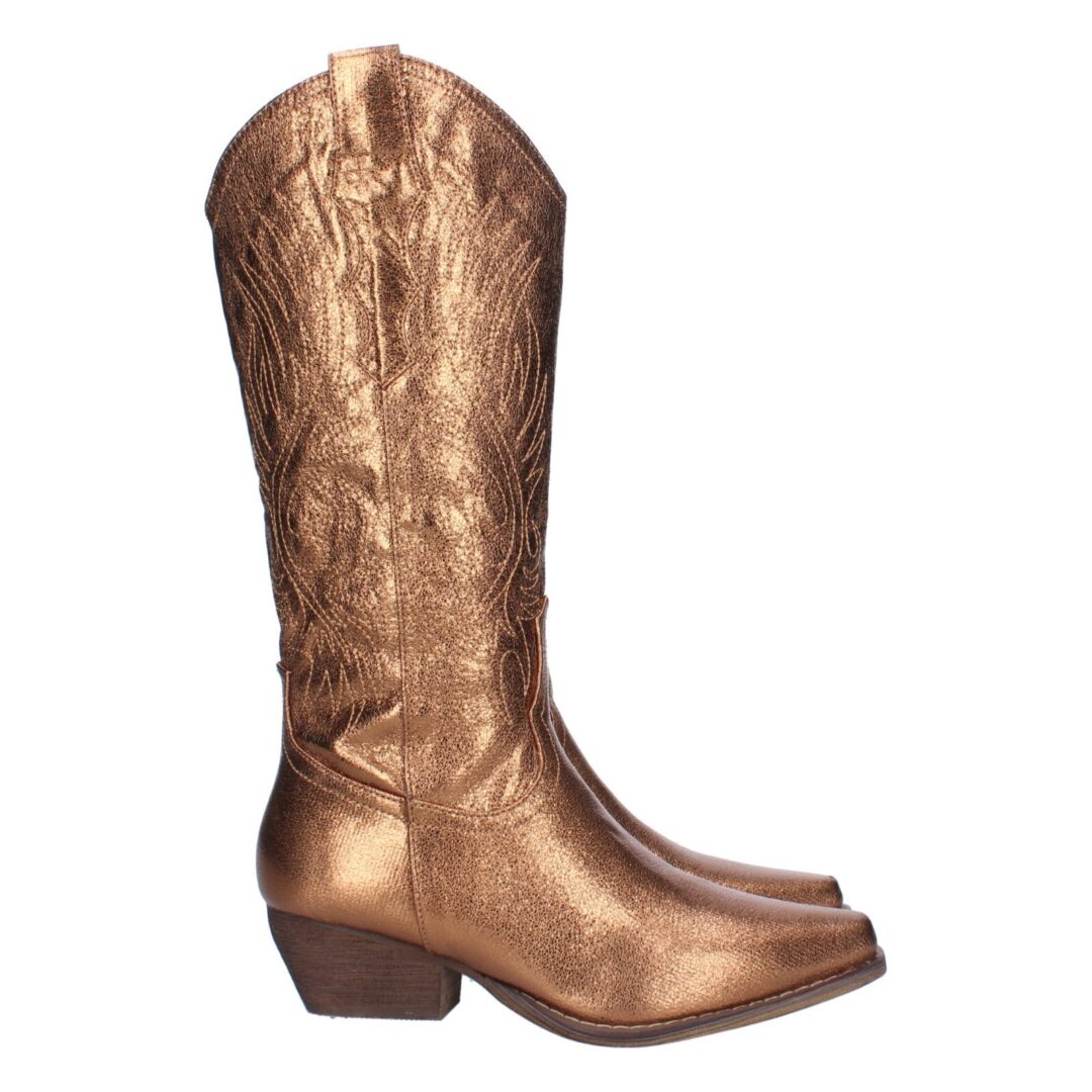 Botas camperas marrones textura piel - Imagen 3