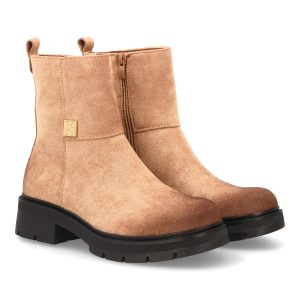 Botines antelina beige detalle metálico