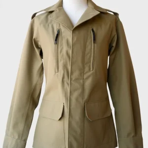 A.P.C. cazadora impermeable de color caqui Talla S