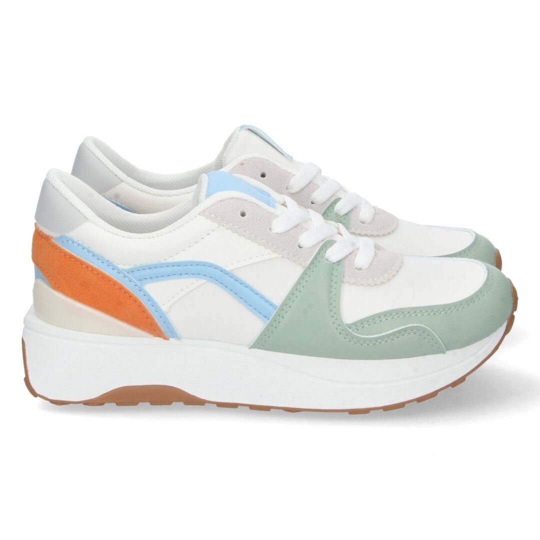 Zapatilla deportiva blanca suela gruesa