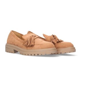 Mocasín beige antelina con borlas