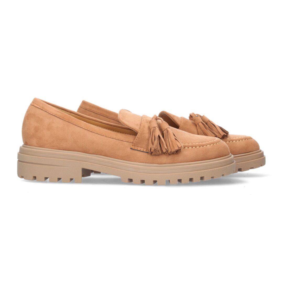 Mocasín beige antelina con borlas - Imagen 6
