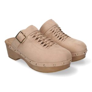 Zueco beige calado con hebilla