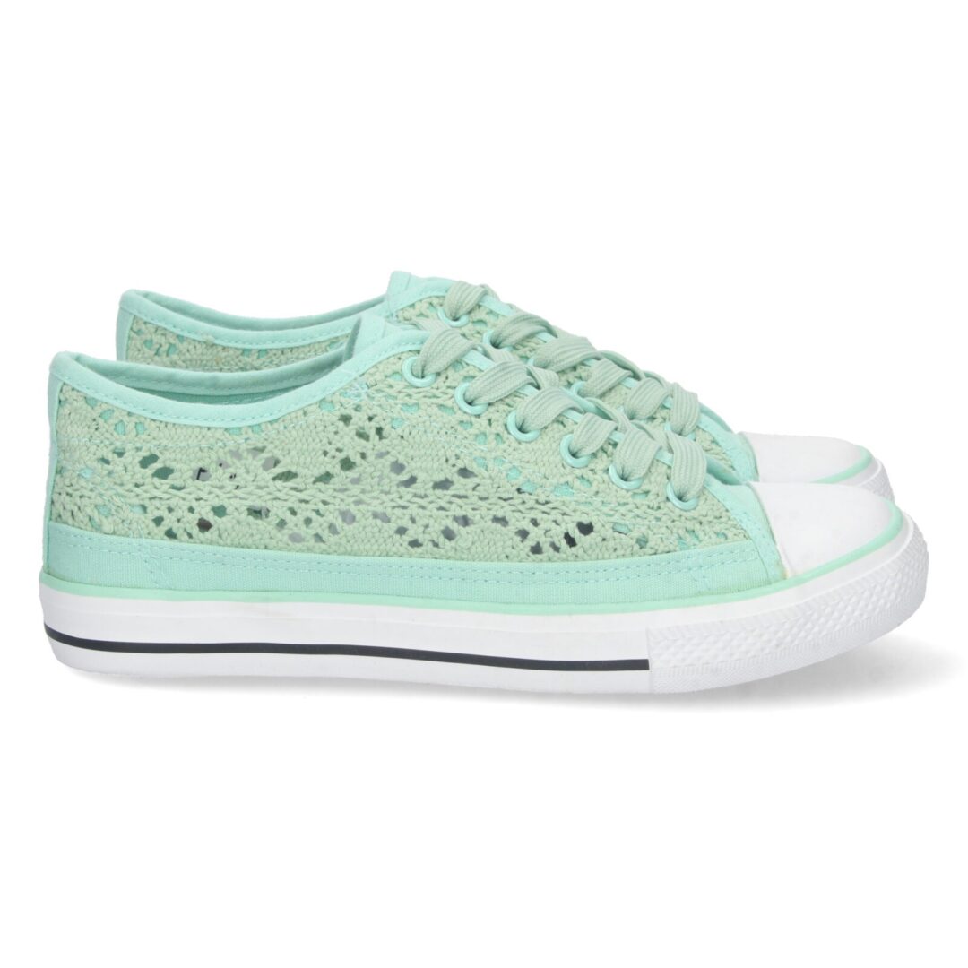 Zapatillas deportivas verdes caladas