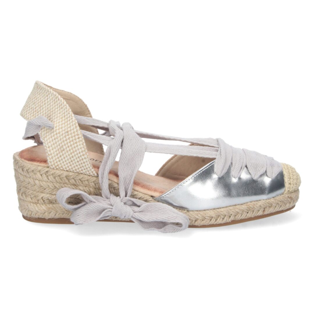 Sandalias beige trenzadas con cuña - Imagen 3