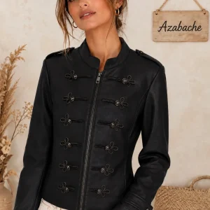 Chaqueta Negra de polipiel estilo militar con detalles decorativos