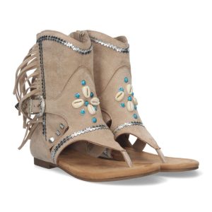 Botas beige boho con bordados y piedras