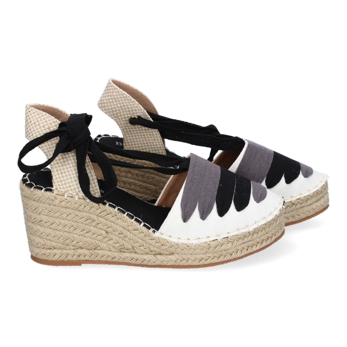 Zapatos de cuña beige trenzados con cordones negros - Imagen 6
