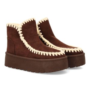Botas australianas marrones con suela gruesa