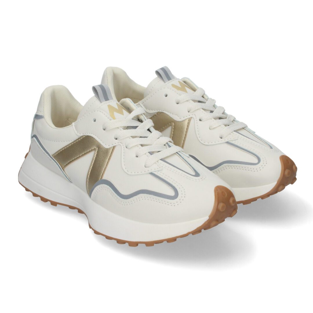 Zapatillas deportivas blancas con suela grabada