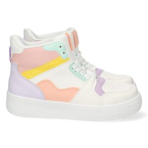 Zapatilla deportiva morada con detalles