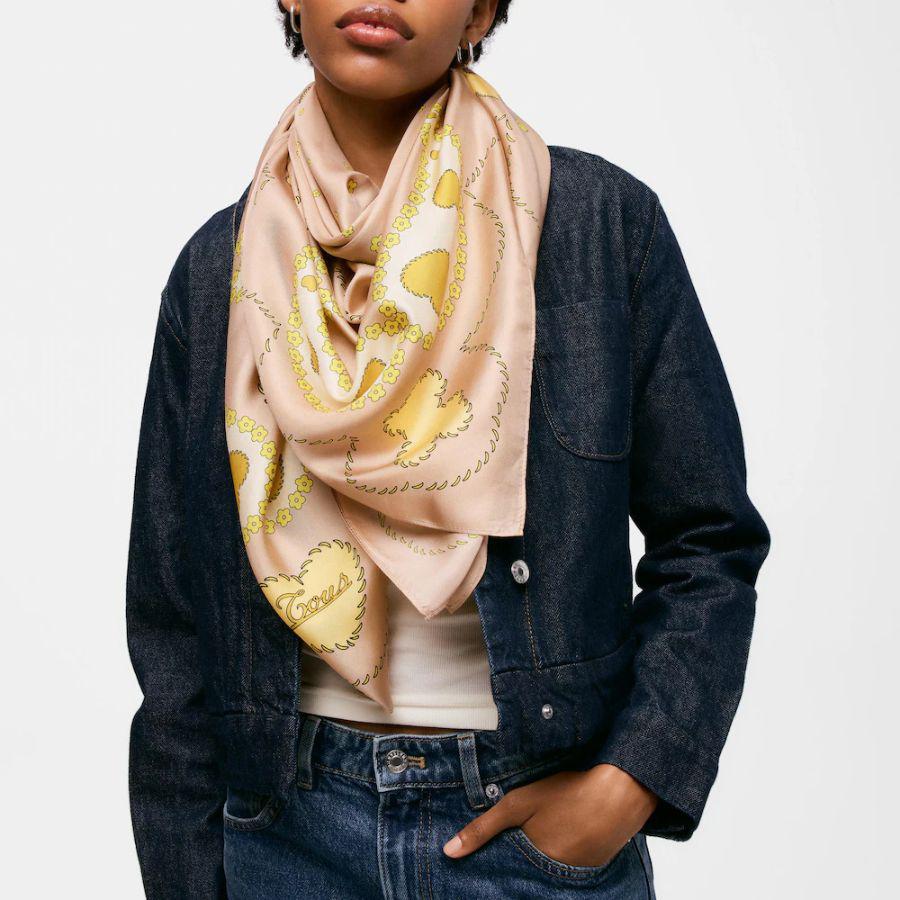Pañuelo Tous Motifs Paisley Seda Color Arena - Imagen 5
