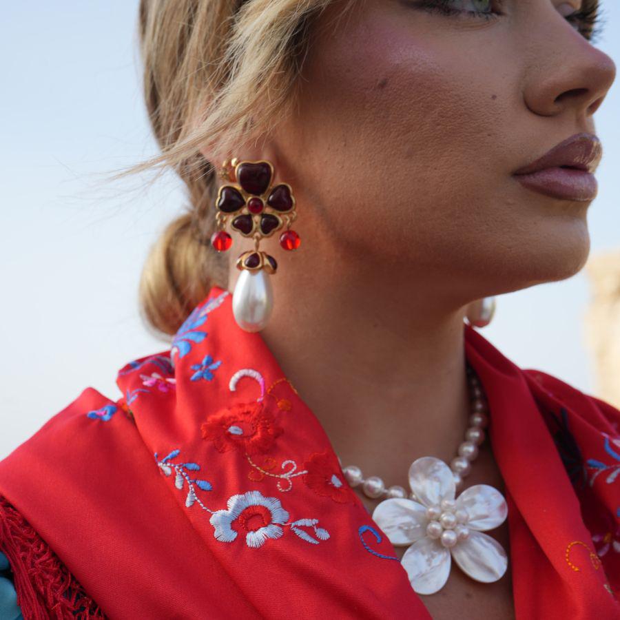 Pendientes Dorados Carlina Rojo y Perla - Imagen 3