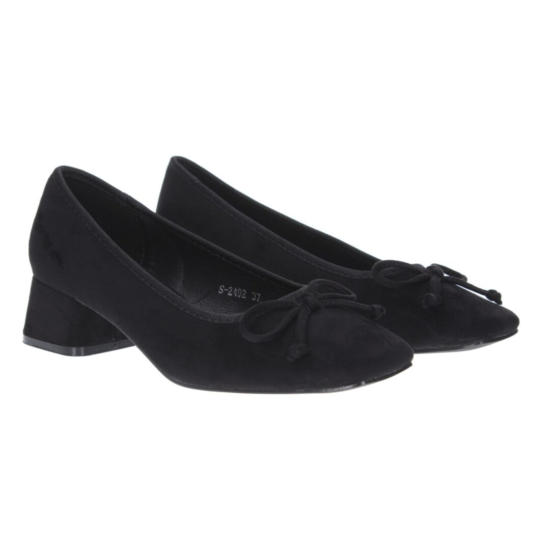 Zapato salón negro lazo decorativo