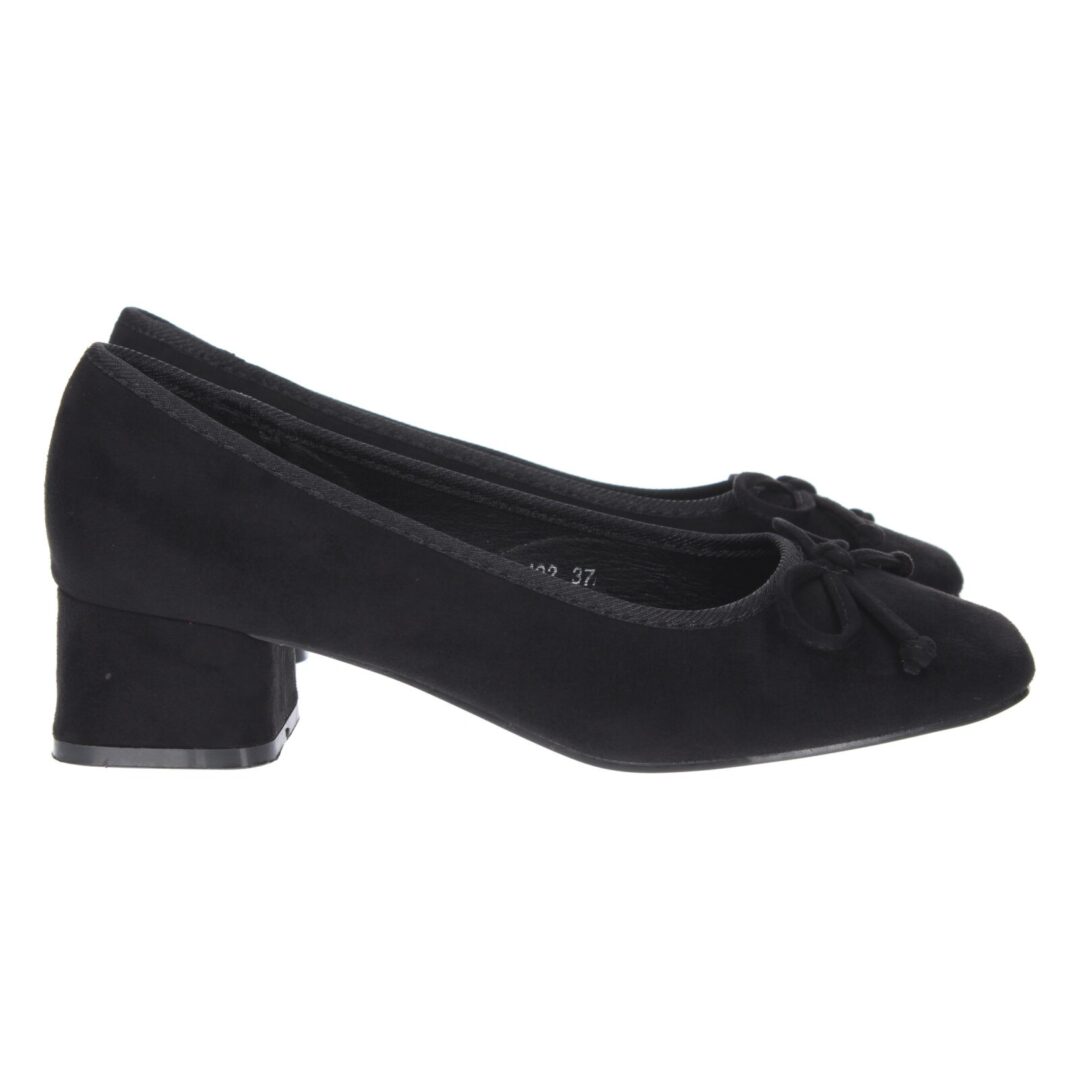 Zapato salón negro lazo decorativo - Imagen 3
