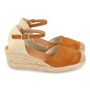 Zapatos cuña antelina camel trenzados Valenciana