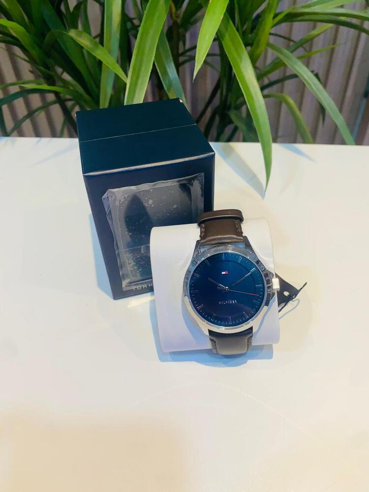 Reloj Tommy Hilfiger Hombre Elegante – Correa de Cuero Marrón | Tommy Hilfiger Original - Imagen 2