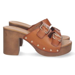 Zueco abierto plataforma hebillas camel