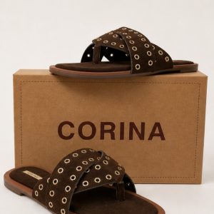 Sandalia con tachuelas Corina