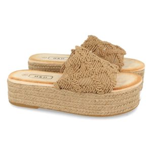 Sandalias de plataforma trenzadas en beige