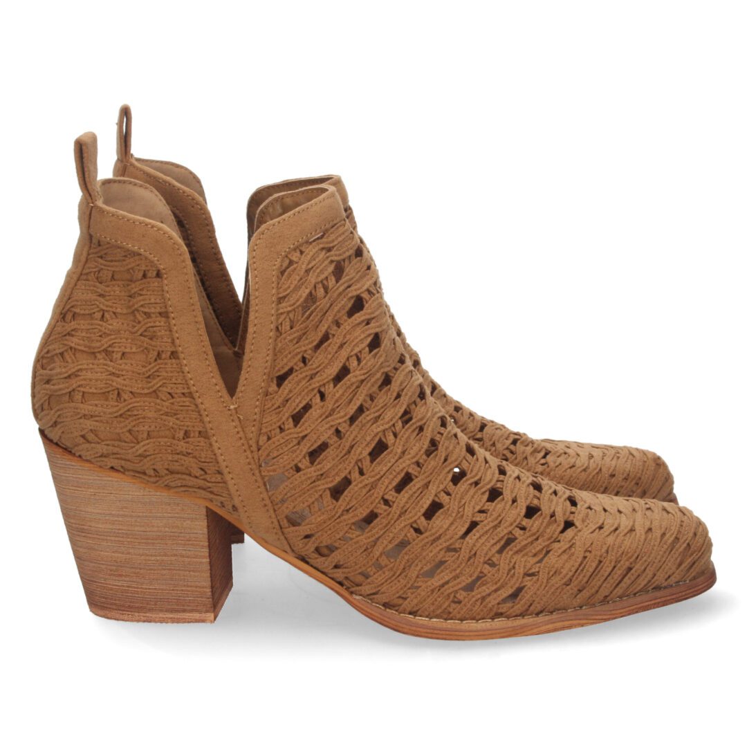 Botines camel calados abiertos tejidos
