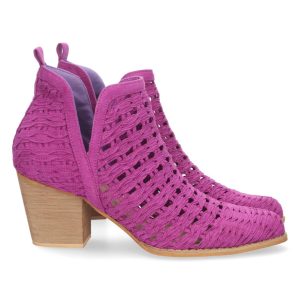 Botines calados abiertos lilas
