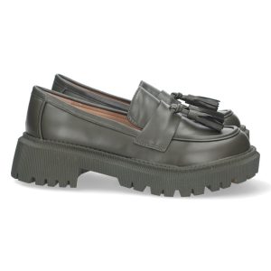 Mocasín gris suela gruesa borlas