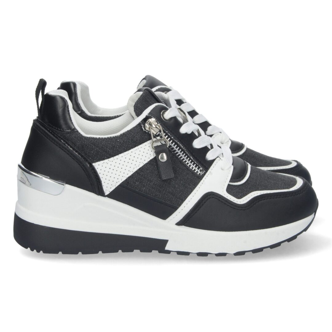 Zapatillas deportivas negras suela gruesa