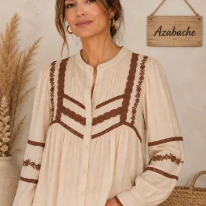 Camisa Beige Fluida de Tencel con Bordados Florales y Puntillas