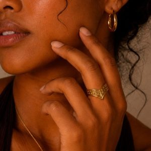 Anillo acero forma de V