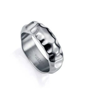 Anillo de hombre de acero tipo martillado