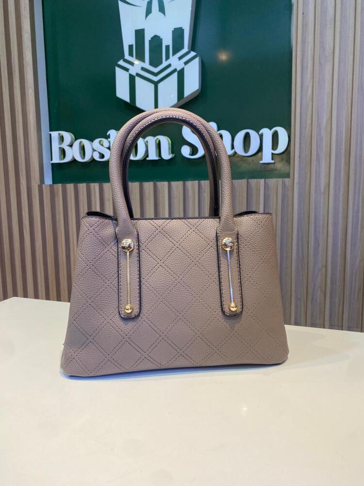 Cartera Beige Elegante Texturizada con Detalles Dorados - Imagen 2