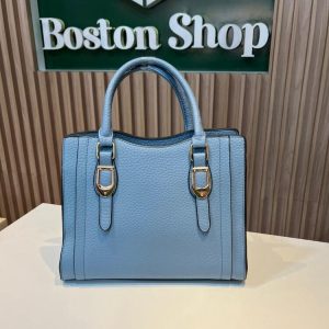 Cartera de Mano Elegante para Mujer Celeste – Bolso Clásico con Asas y Detalles Dorados