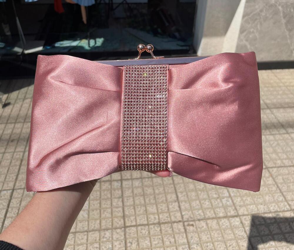 Clutch Rosa Satinado con Brillos – CHENSON (Diseño Moño) - Imagen 2