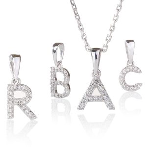 «PETRICOR» colgante letra Diamante Oro 18K