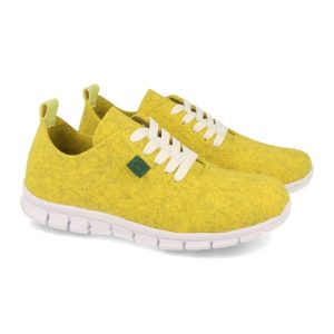 Zapatillas deportivas amarillas con cordones blancos