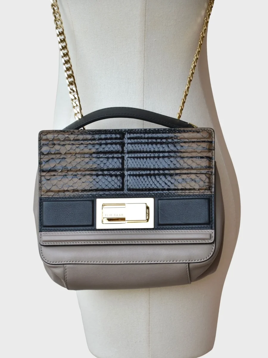 Elie Saab bolso bandolera gris topo cuero de pitón Nuevo - Imagen 4