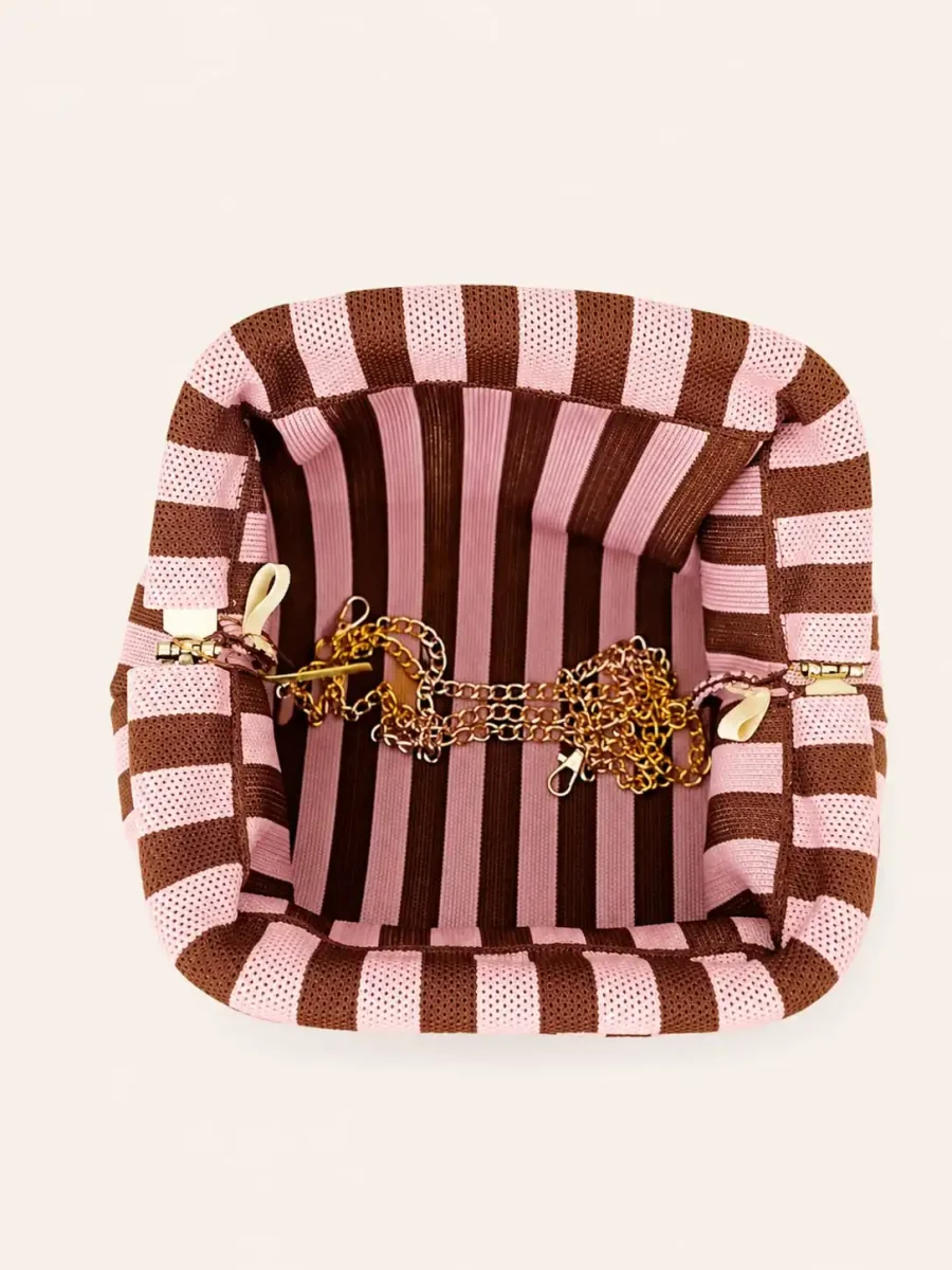 Bolso de Rayas Finas con Cadena Metálica - Imagen 4