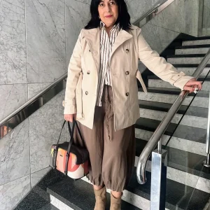 PANTALÓN CON PLIEGUES Y GOMA EN CINTURA